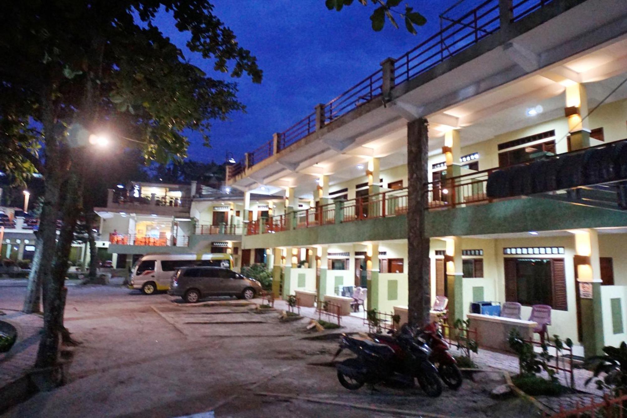 Pandu Lakeside Hotel Parapat Εξωτερικό φωτογραφία