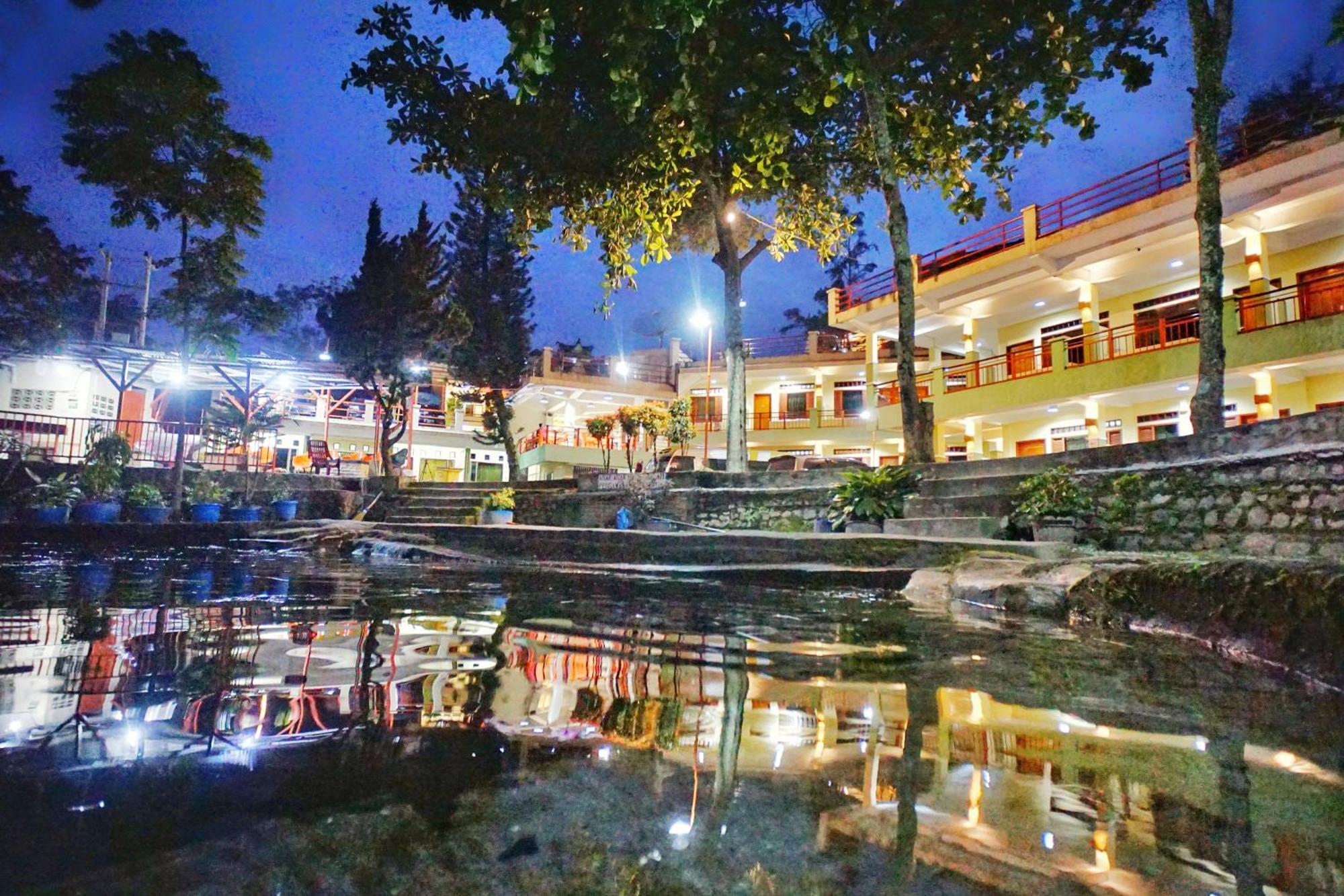Pandu Lakeside Hotel Parapat Εξωτερικό φωτογραφία