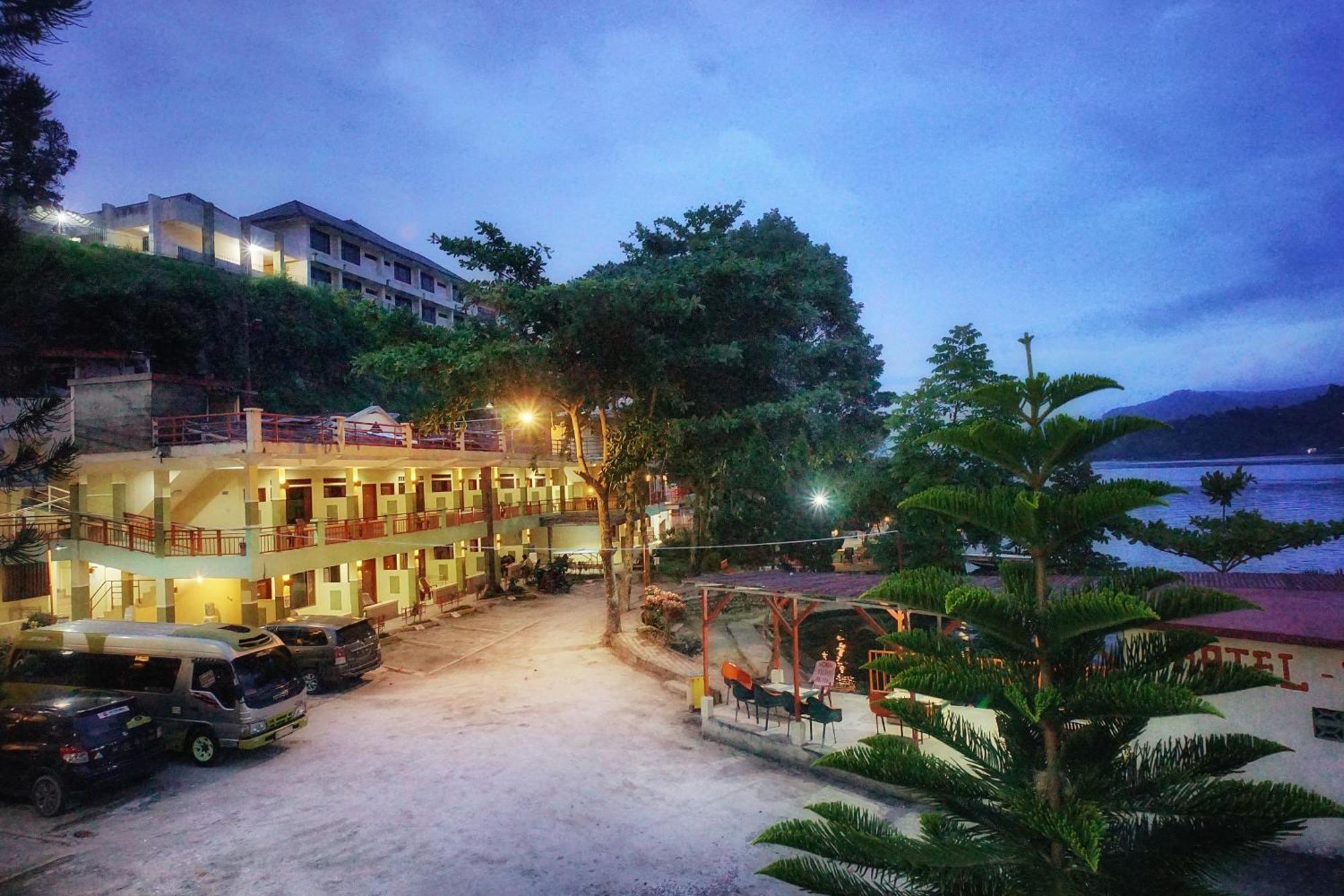 Pandu Lakeside Hotel Parapat Εξωτερικό φωτογραφία