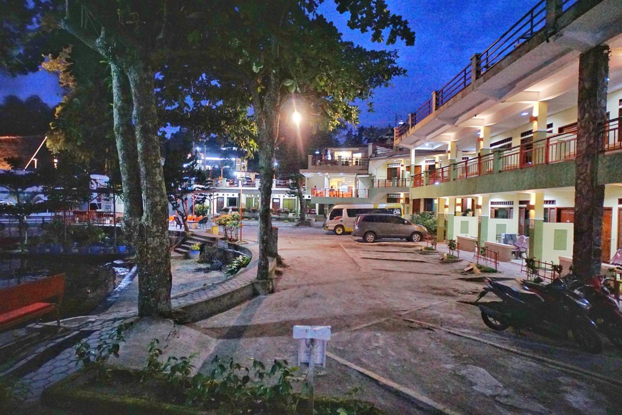 Pandu Lakeside Hotel Parapat Εξωτερικό φωτογραφία