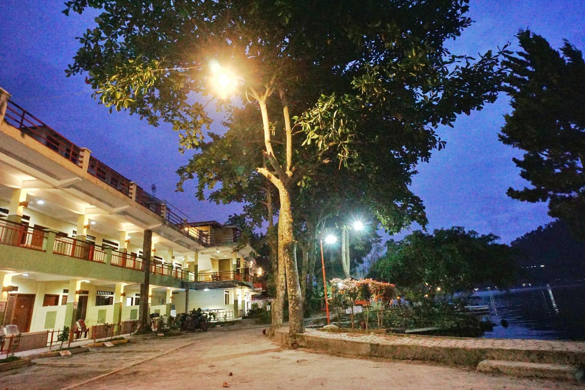 Pandu Lakeside Hotel Parapat Εξωτερικό φωτογραφία