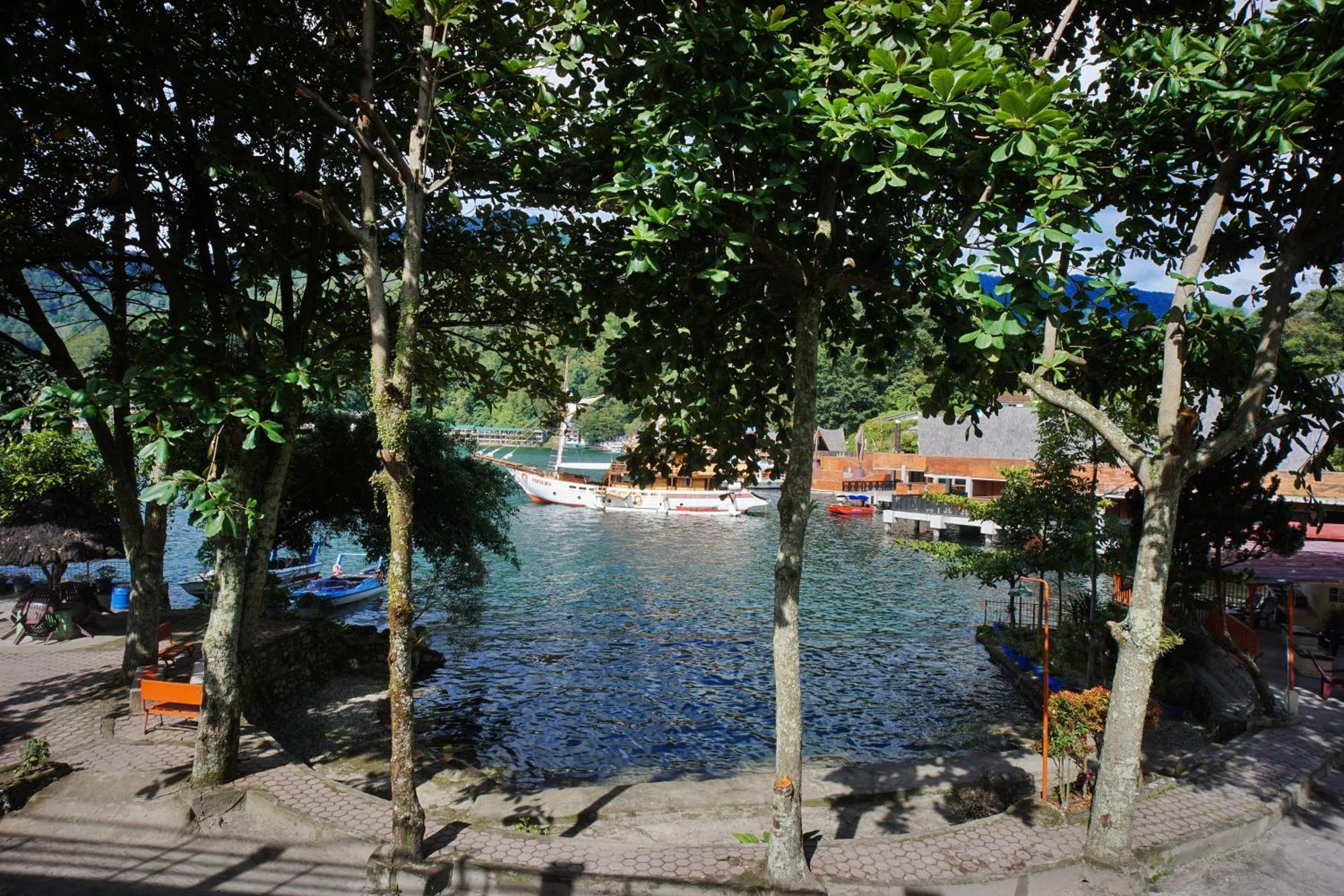 Pandu Lakeside Hotel Parapat Εξωτερικό φωτογραφία