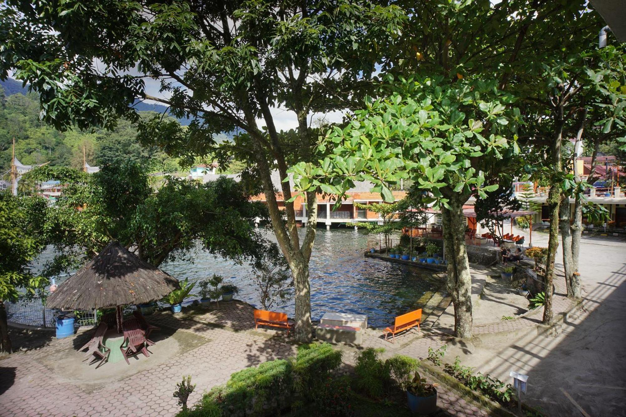 Pandu Lakeside Hotel Parapat Εξωτερικό φωτογραφία