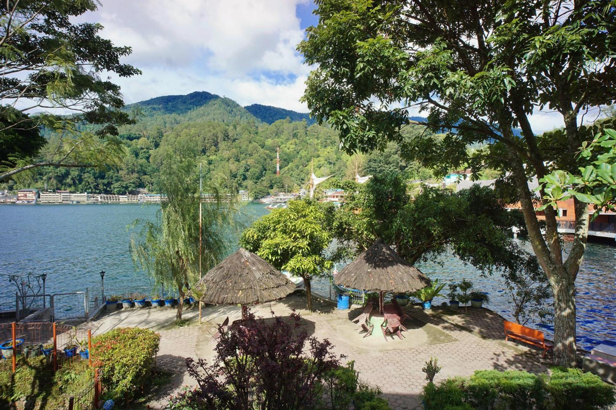 Pandu Lakeside Hotel Parapat Εξωτερικό φωτογραφία