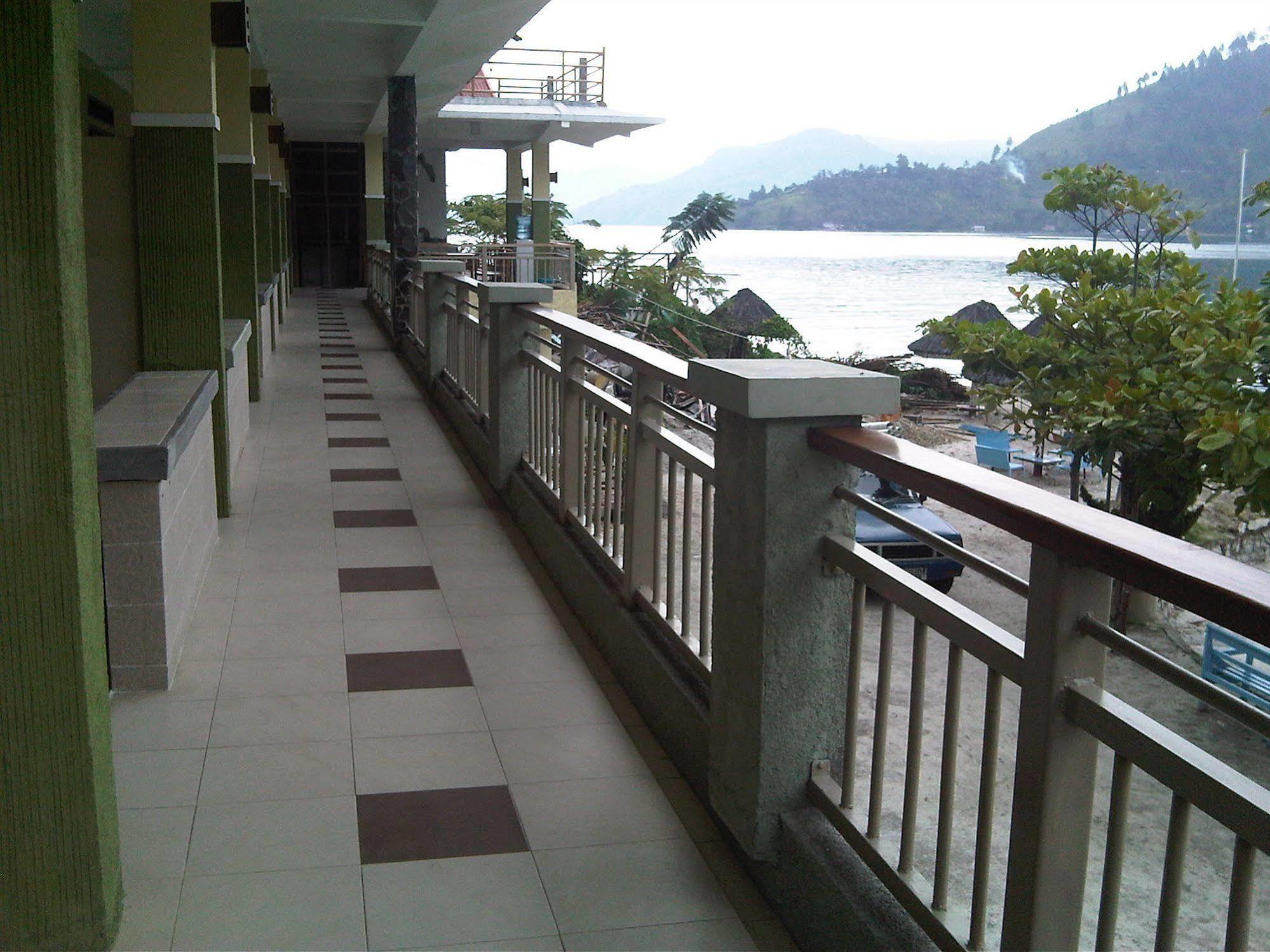 Pandu Lakeside Hotel Parapat Εξωτερικό φωτογραφία