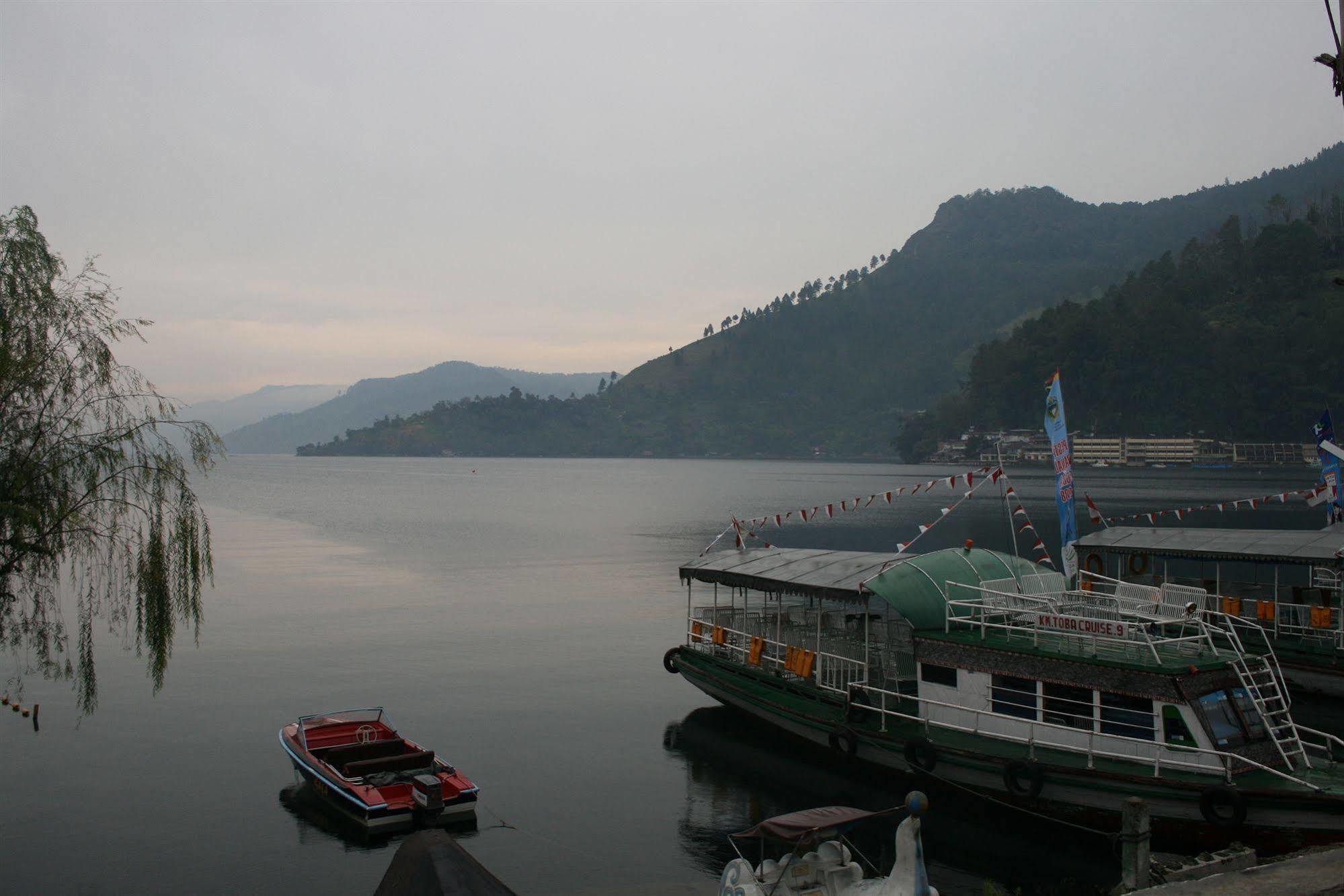 Pandu Lakeside Hotel Parapat Εξωτερικό φωτογραφία