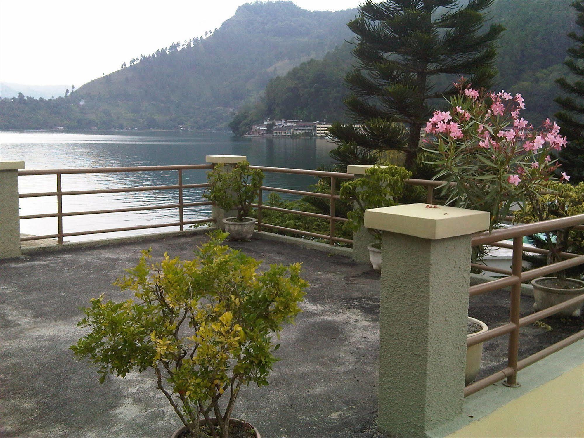 Pandu Lakeside Hotel Parapat Εξωτερικό φωτογραφία
