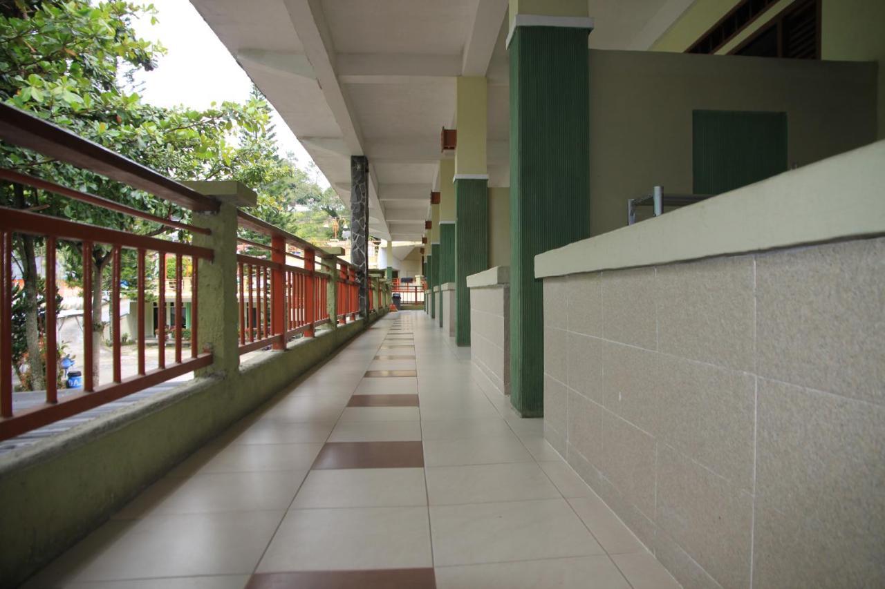 Pandu Lakeside Hotel Parapat Εξωτερικό φωτογραφία