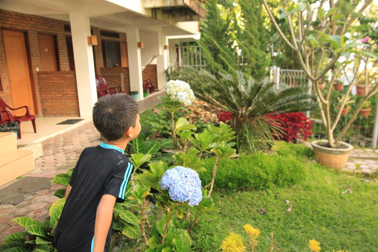 Pandu Lakeside Hotel Parapat Εξωτερικό φωτογραφία