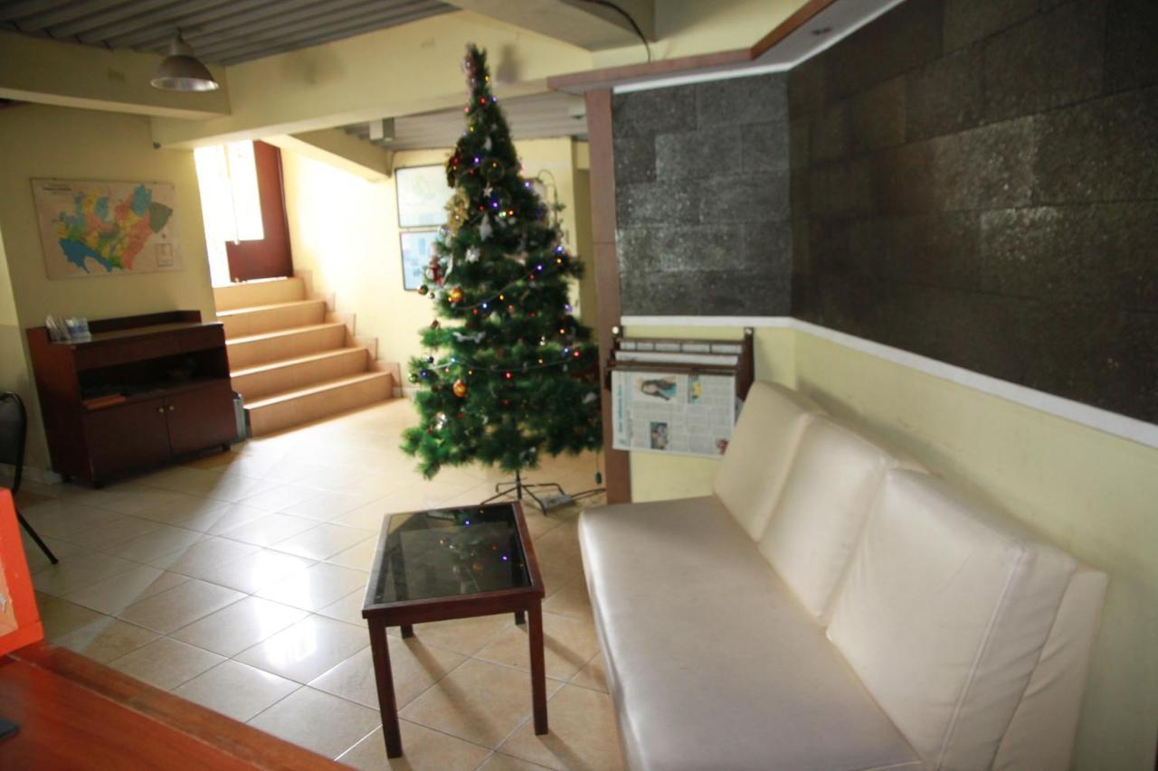 Pandu Lakeside Hotel Parapat Εξωτερικό φωτογραφία